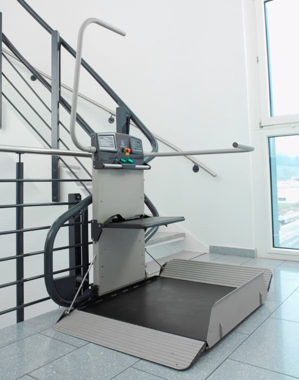 Plateforme monte-escalier inclinée pour escaliers droits Garaventa Lift Artira